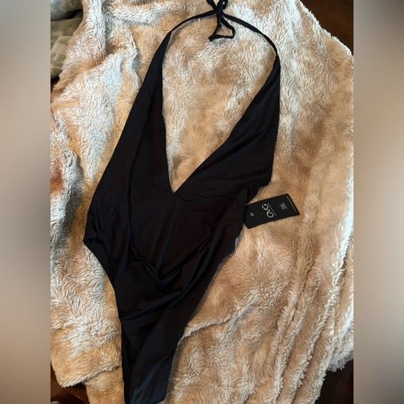OMG Swim NWT Heartbreaker Monokini One Piece - Picture 6 of 6